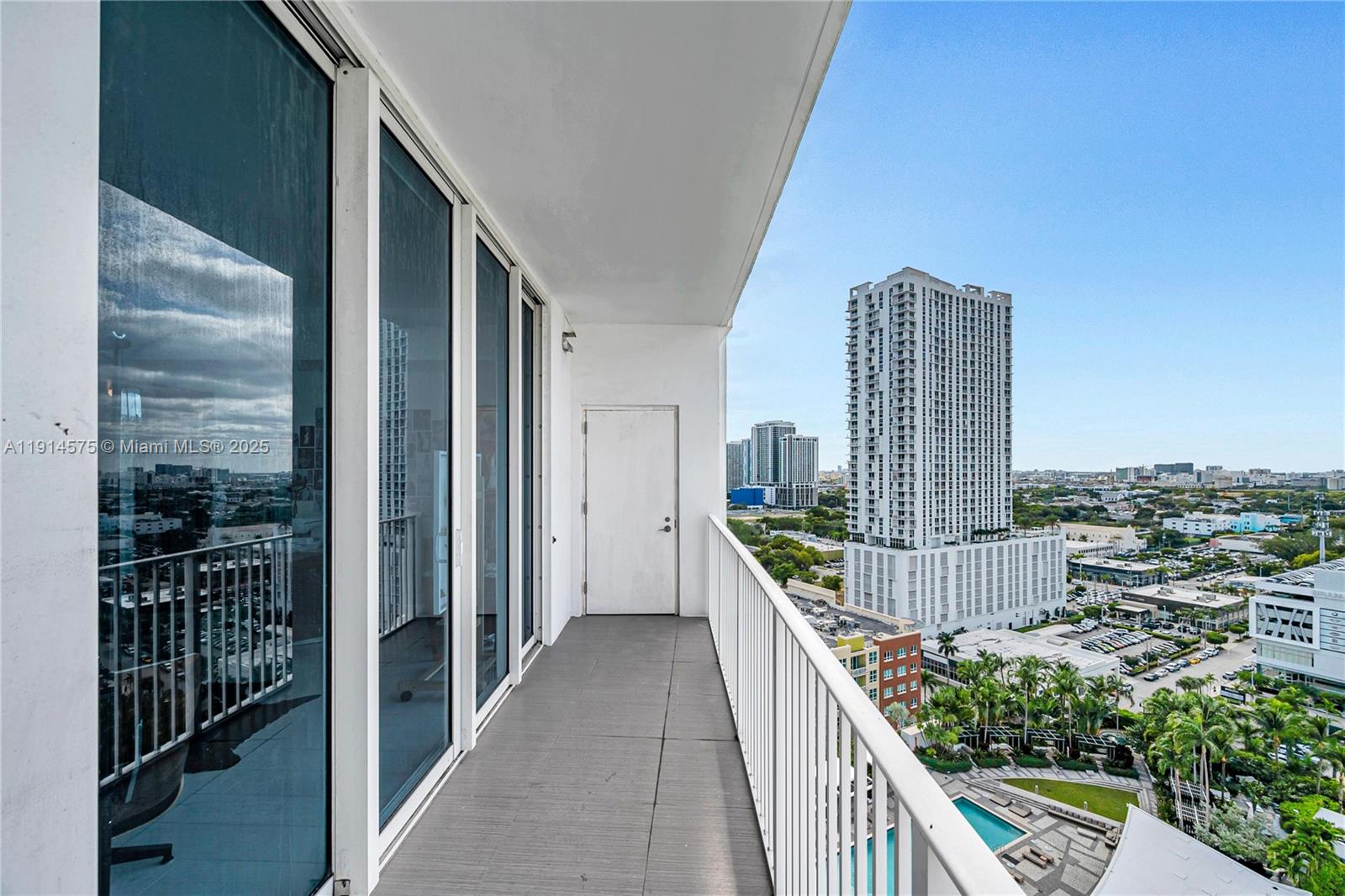 PARAMOUNT BAY CONDO - Residential