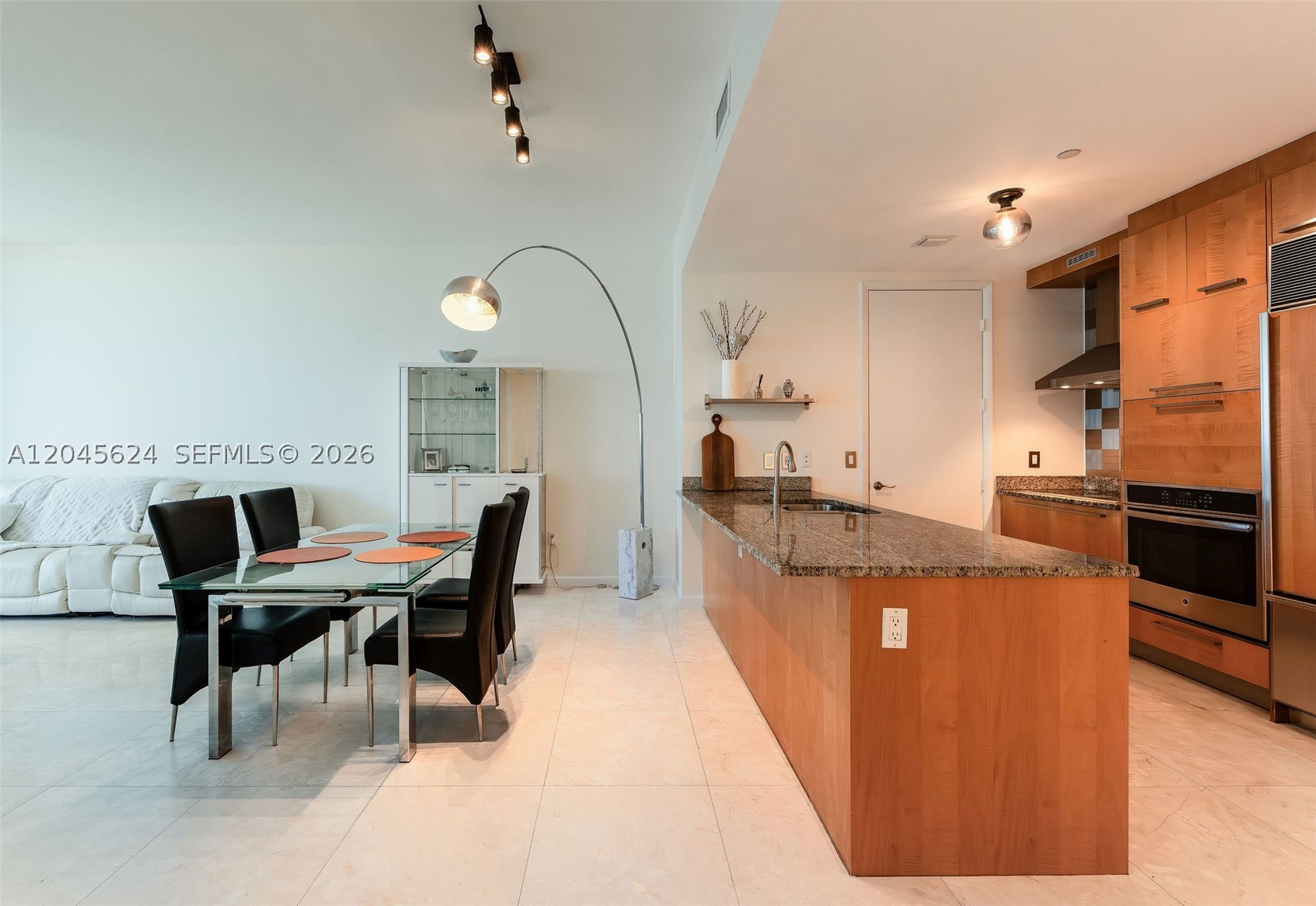 TDR TOWER II CONDO - Residential
