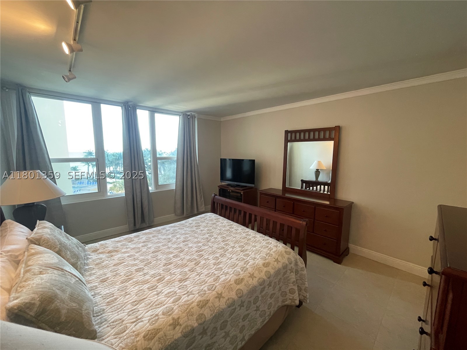 ALEXANDER TOWERS CONDO - Residential