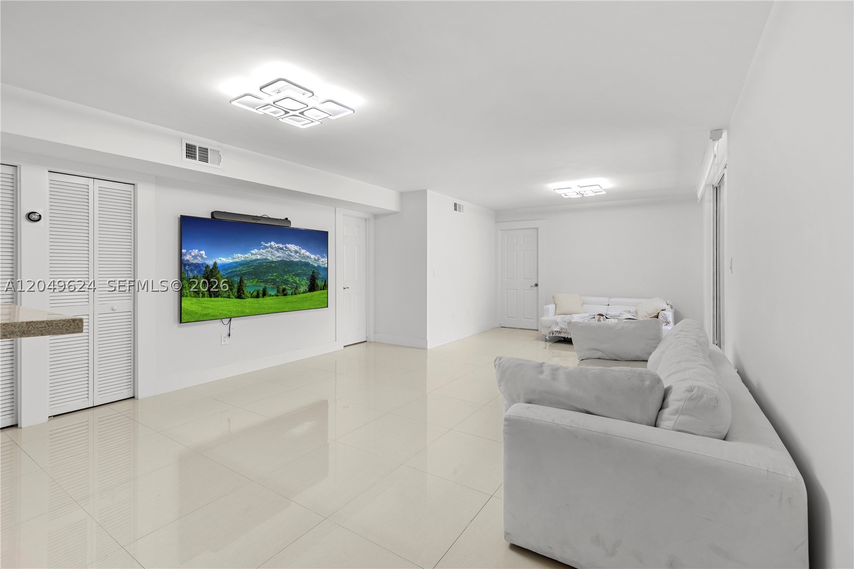 THE ROYAL CLUB CONDO - Residential Lease