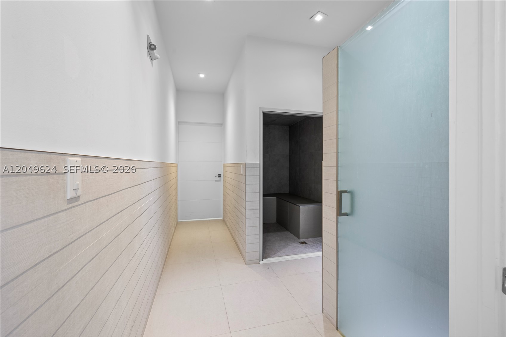 THE ROYAL CLUB CONDO - Residential Lease