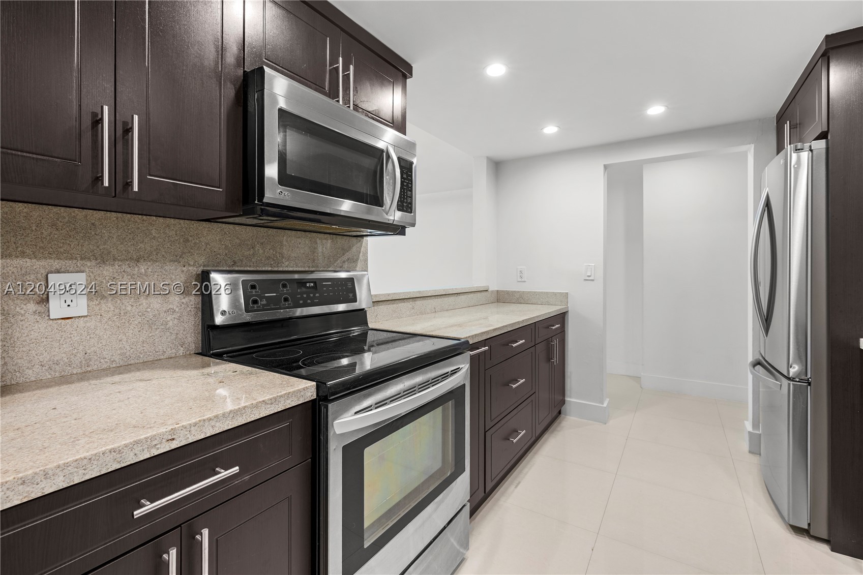 THE ROYAL CLUB CONDO - Residential Lease