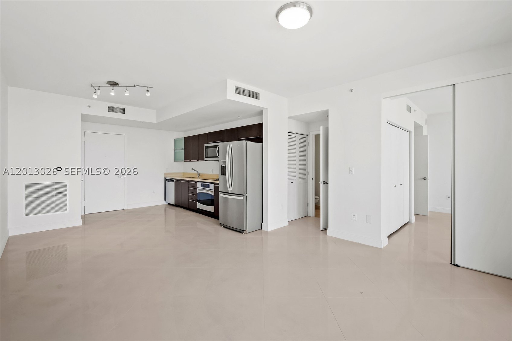 IVY CONDO - Residential