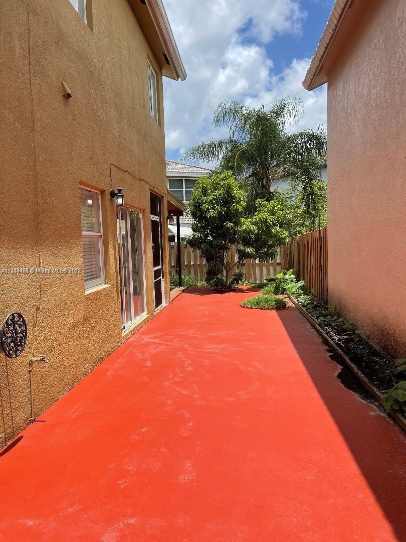 LAKESIDE AT THE HAMMOCKS - Residential Lease