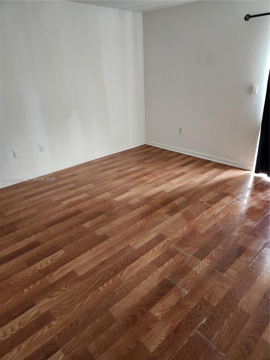 HERITAGE SQUARE CONDO - Residential