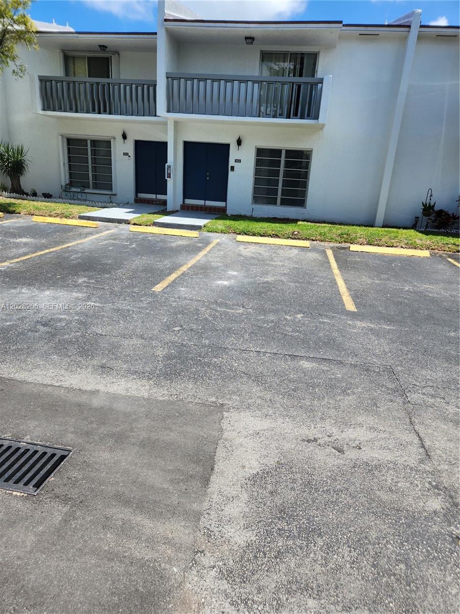 HERITAGE SQUARE CONDO - Residential