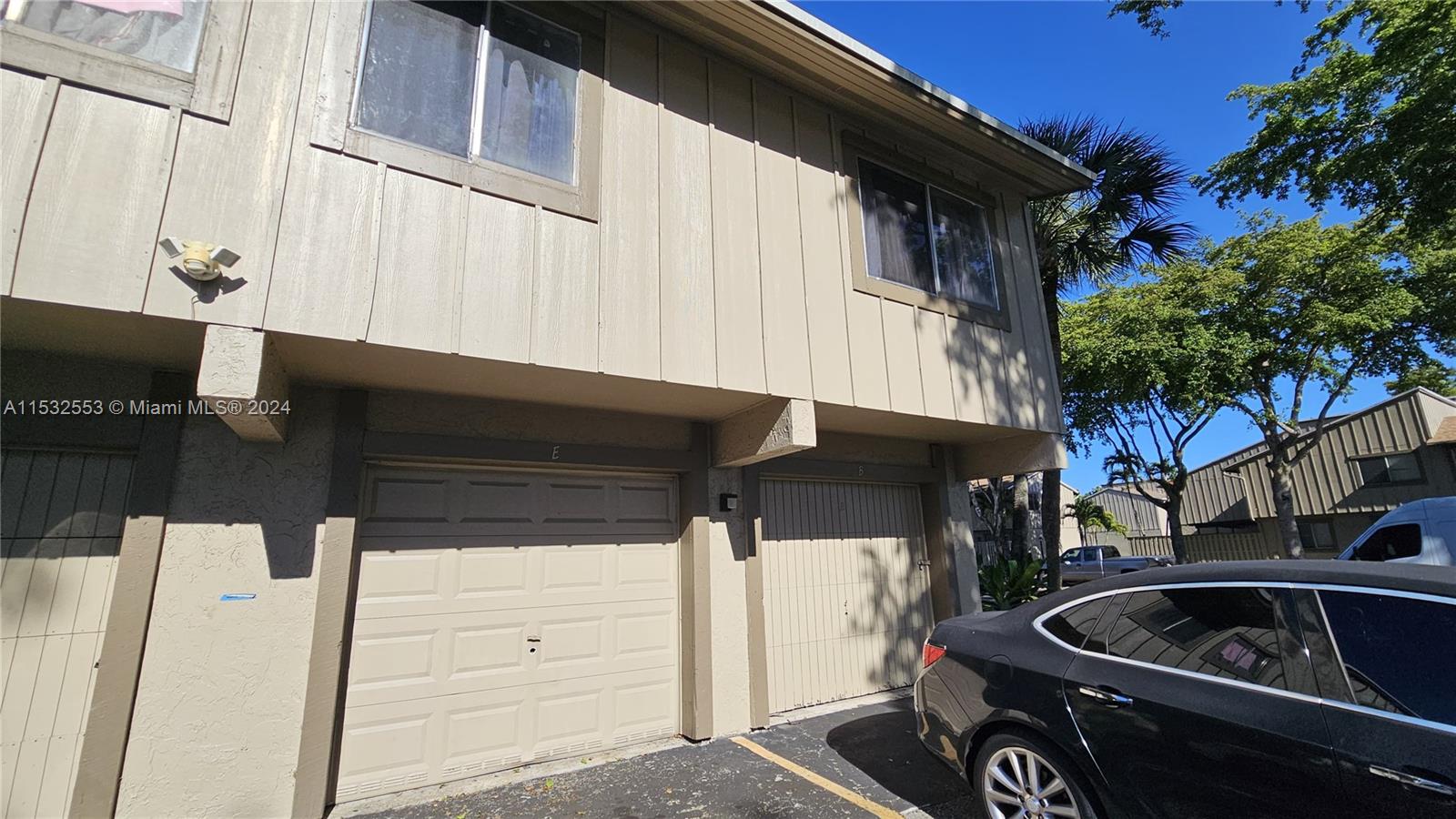 Excellent investment property. 3 bed / 2 bath condo • Rented for $2,453/month • Potential rent on renewal up to $3,165/month based on current payment standards • Long-term tenant in place since January 2022 • Lease renews 12/31/2026 • HVAC 2023 • Water heater 2022

• This property is uniquely qualified for a special program • Exclusive lender incentive: 1 point off the rate with my lender (e.g., if the market rate is 6%, you can get 5% with no points, plus appraisal and mortgage insurance covered for primary residents)
• Current management company available for seamless transition
• Please do not disturb tenant or knock on the door