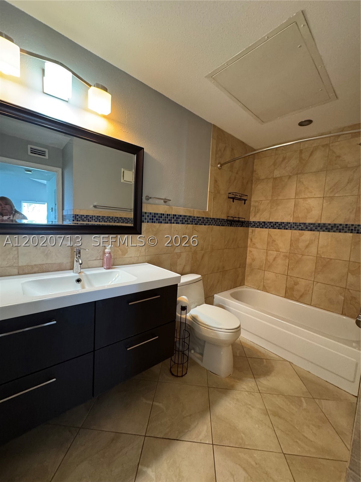 SAILBOAT POINTE CONDO - Residential Lease