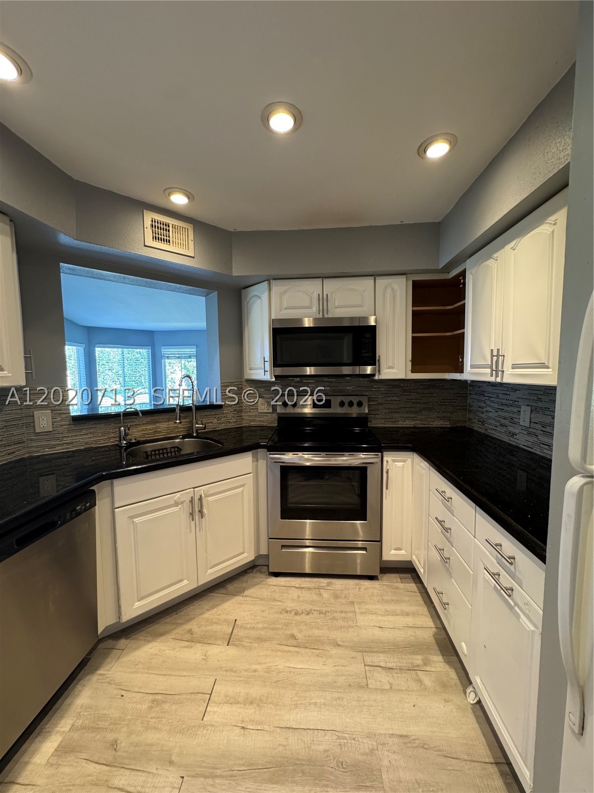 SAILBOAT POINTE CONDO - Residential Lease