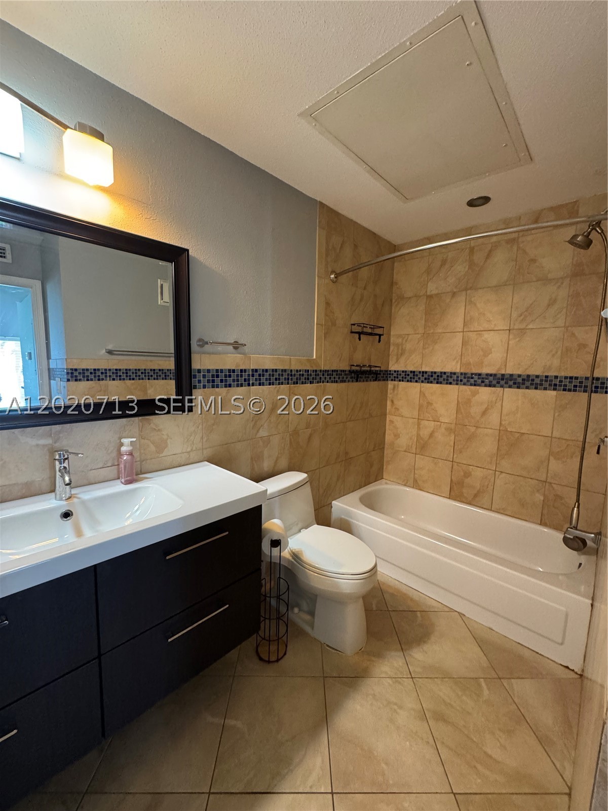 SAILBOAT POINTE CONDO - Residential Lease