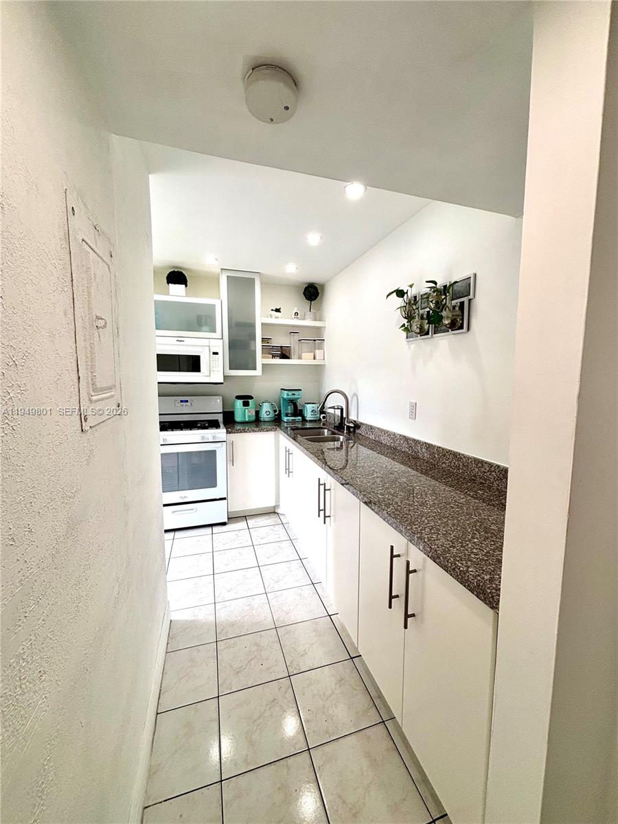CENTRE COURT CONDO - Residential