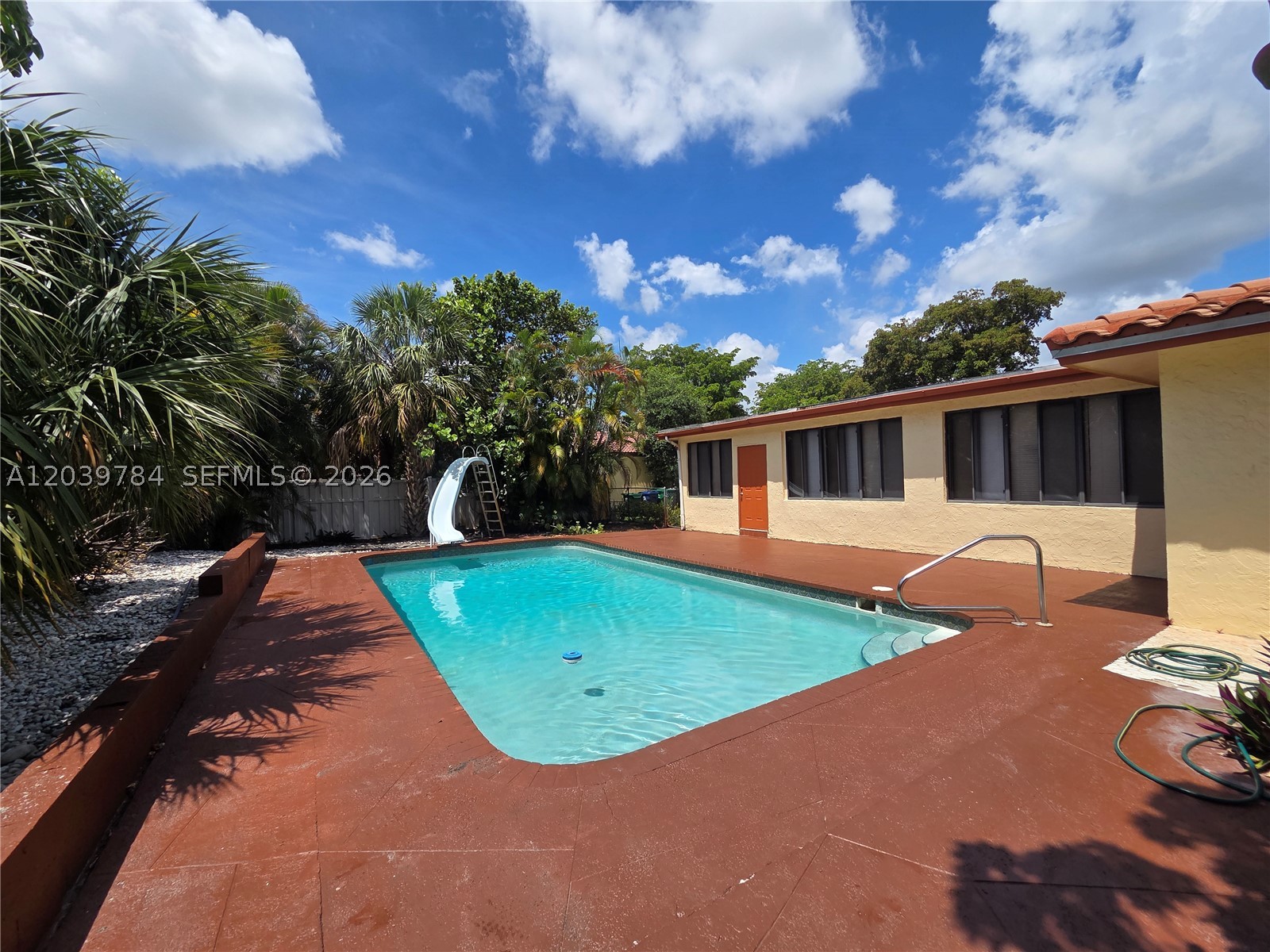 RAMBLEWOOD - Residential