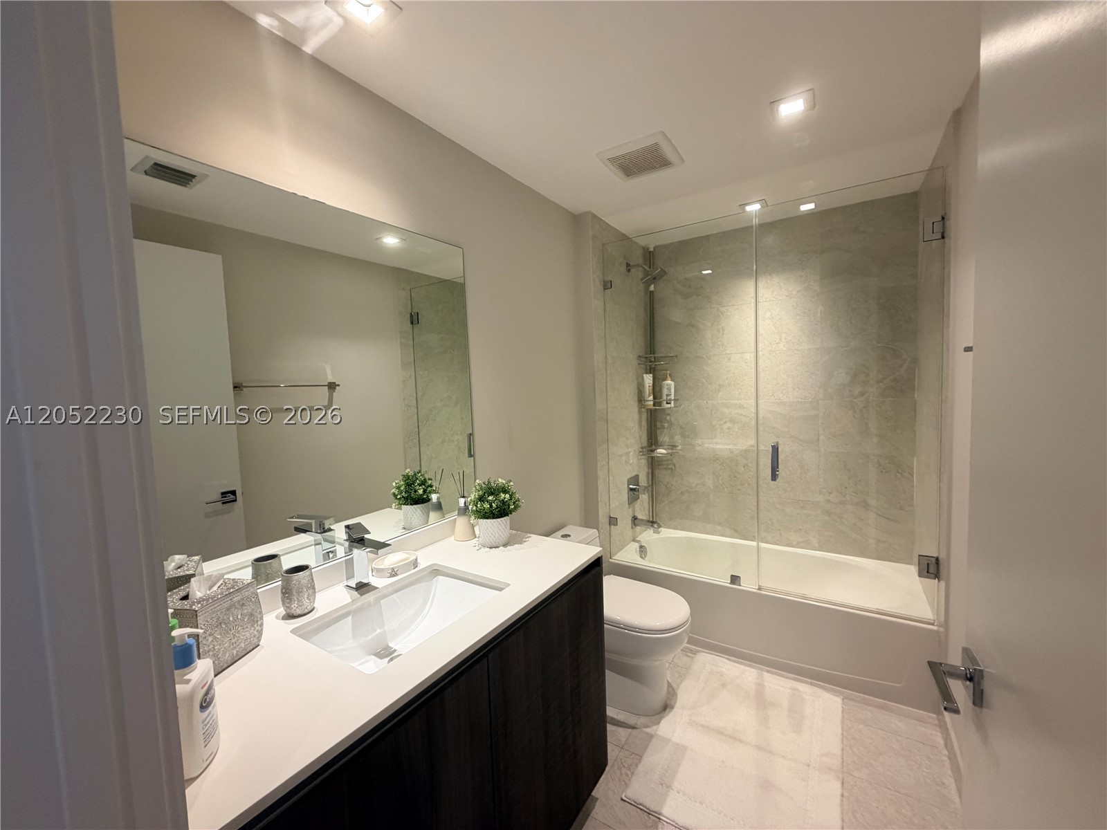 ARIA ON THE BAY CONDO - Residential Lease