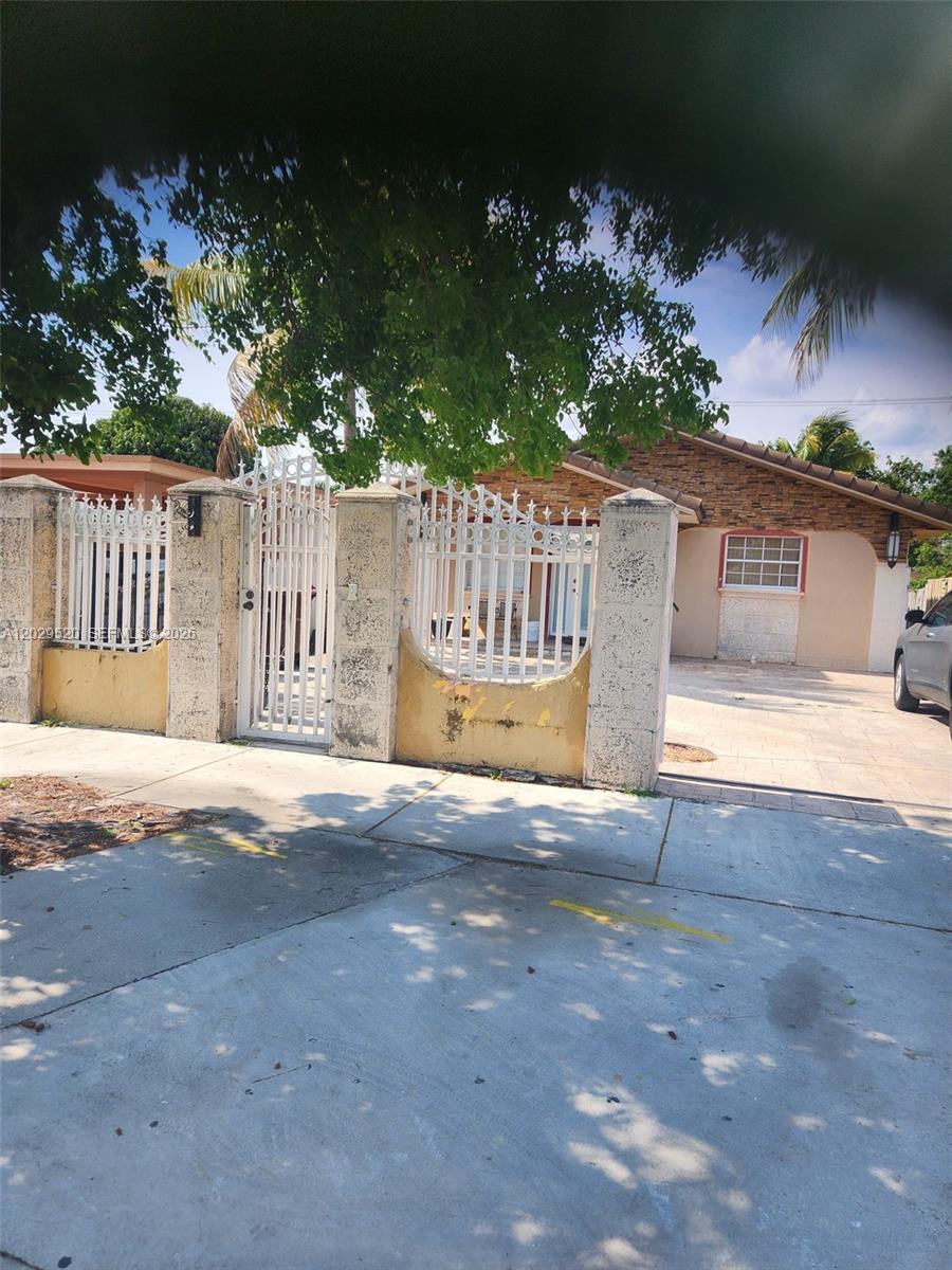 HIALEAH 13TH ADDN AMD PL - Residential