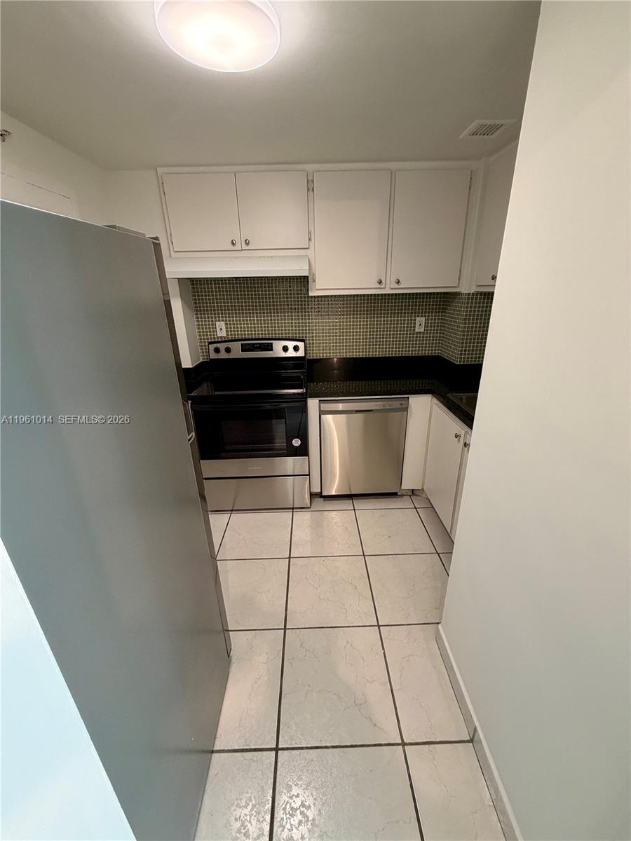 BAY PARK TOWERS CONDO - Residential Lease