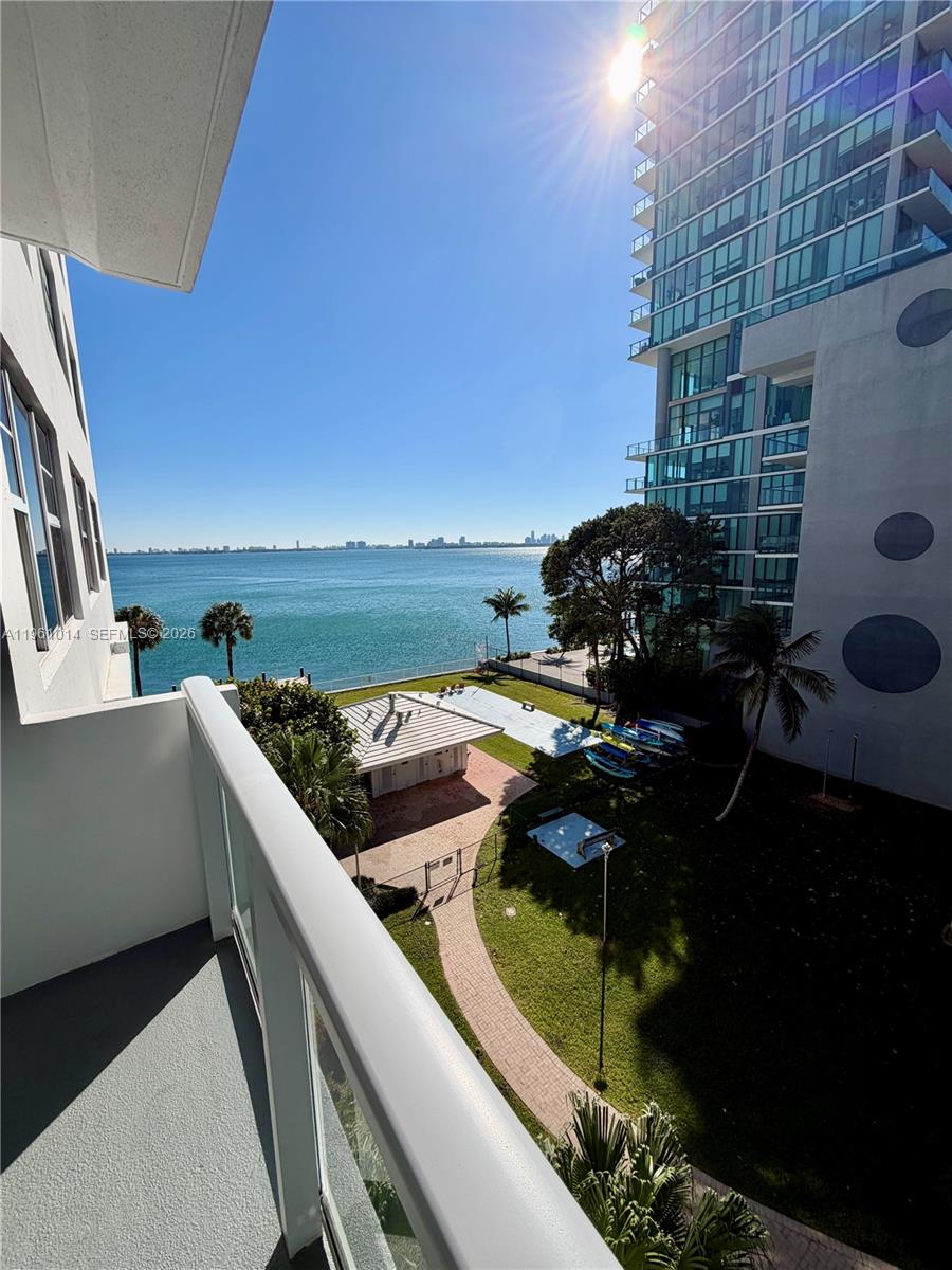 Bright and inviting studio, freshly painted and featuring brand-new appliances. Located in one of Miami’s most desirable neighborhoods with immediate access to I-95 and just minutes from Wynwood, Midtown, Design District, and Downtown. Waterfront building overlooking the bay with resort-style amenities including gym, pool, tennis court, co-working areas, pool table, and 24-hour security. One assigned parking space included.