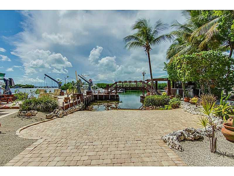 BUTTONWOOD SHORES - Residential