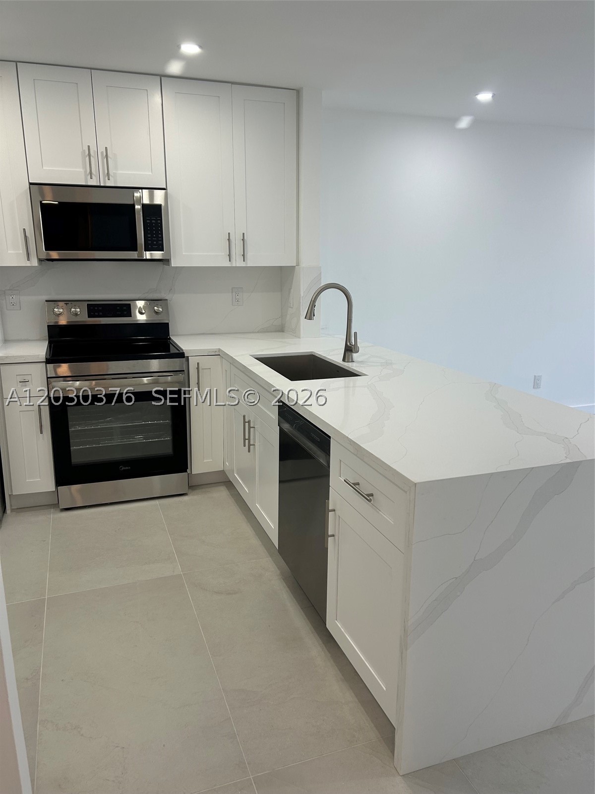VILLAGE OF KINGS CREEK CO - Residential Lease