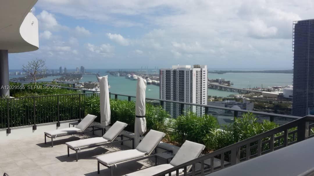 CANVAS CONDO - Residential Lease