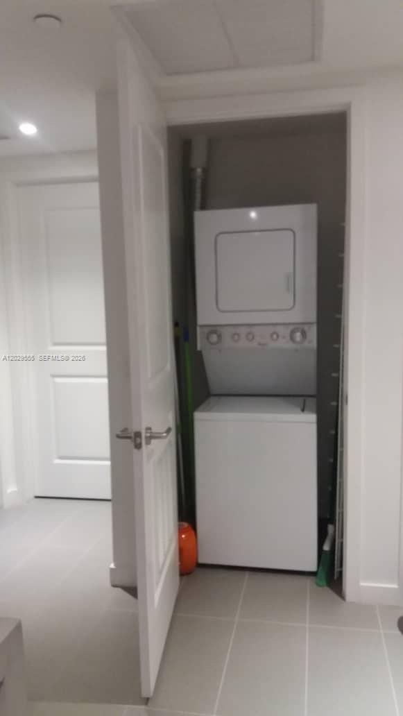 CANVAS CONDO - Residential Lease