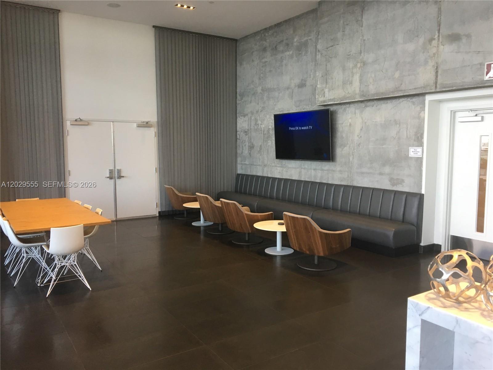 CANVAS CONDO - Residential Lease