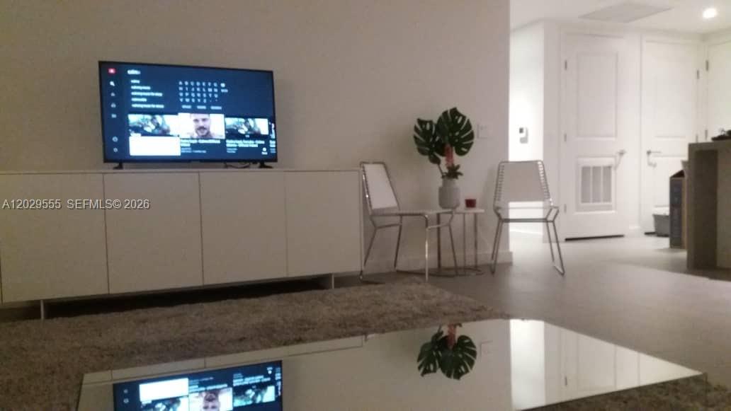 CANVAS CONDO - Residential Lease