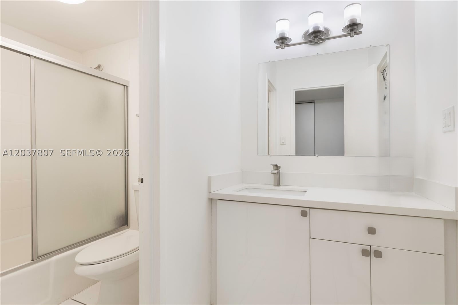 THE DECOPLAGE CONDO - Residential Lease