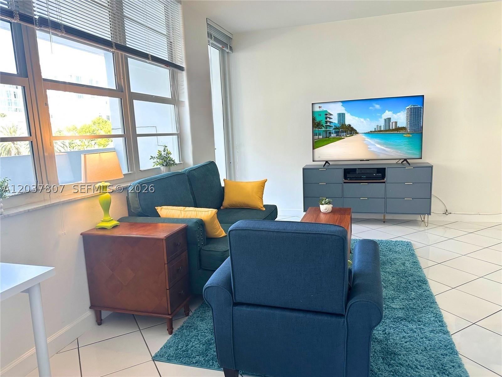 THE DECOPLAGE CONDO - Residential Lease