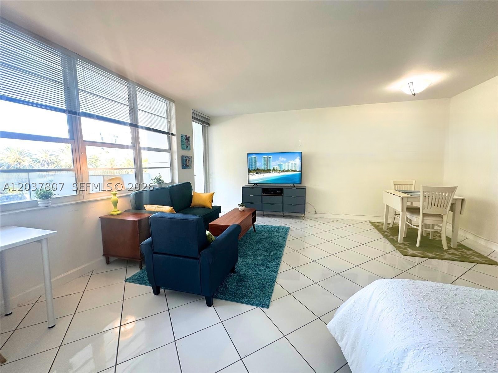 THE DECOPLAGE CONDO - Residential Lease