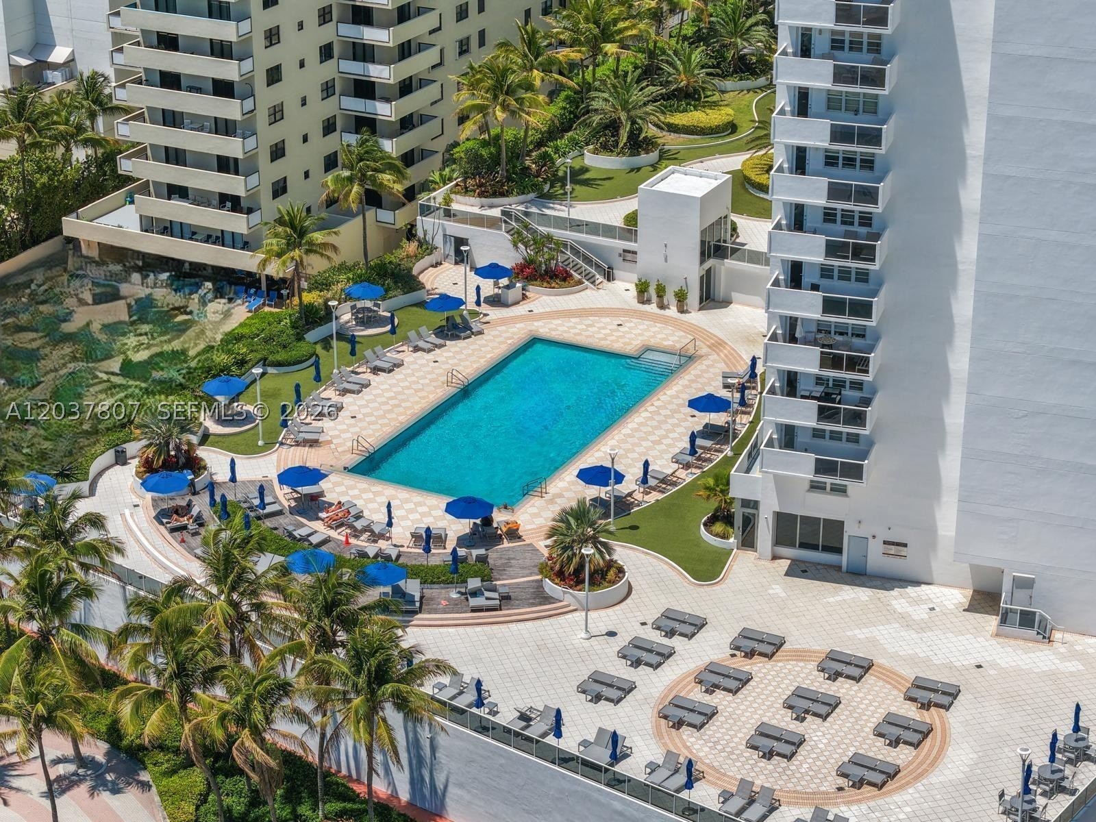 THE DECOPLAGE CONDO - Residential Lease