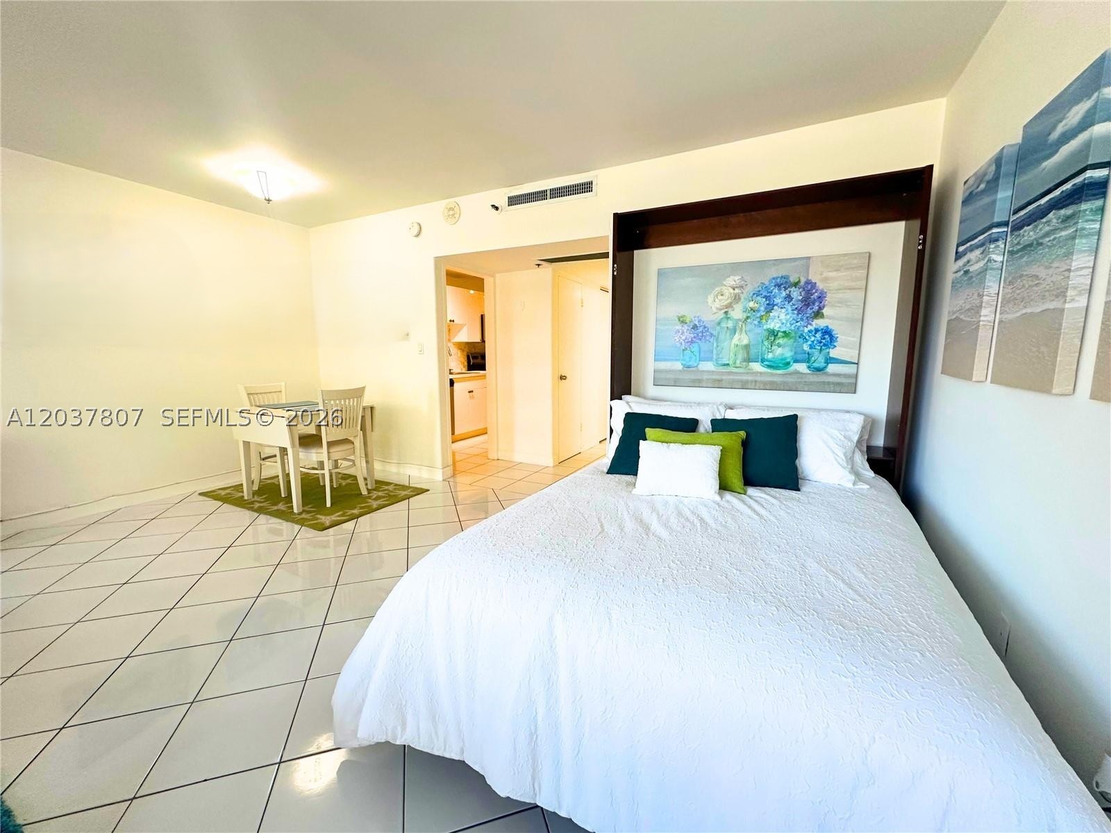 THE DECOPLAGE CONDO - Residential Lease