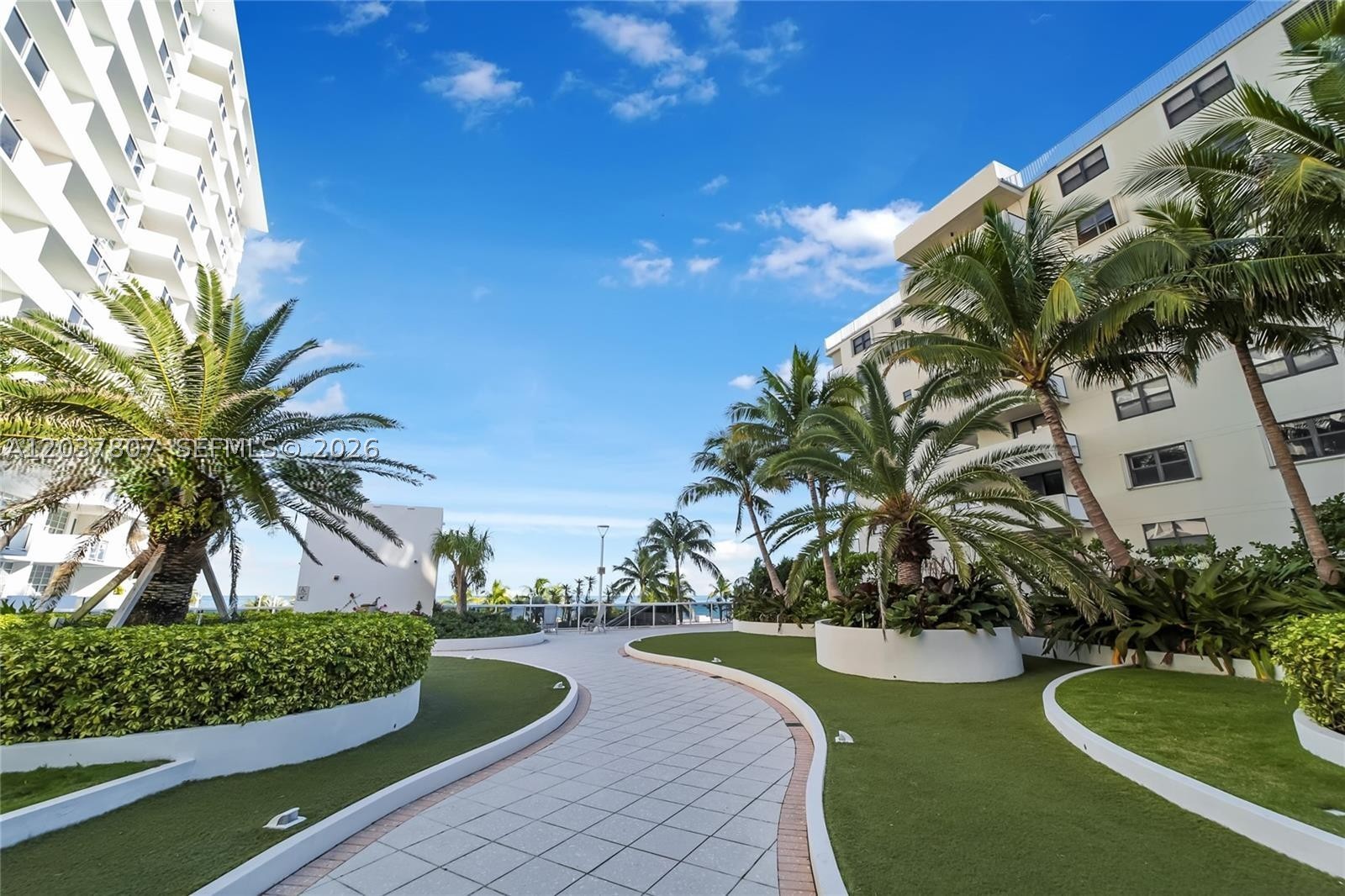 THE DECOPLAGE CONDO - Residential Lease