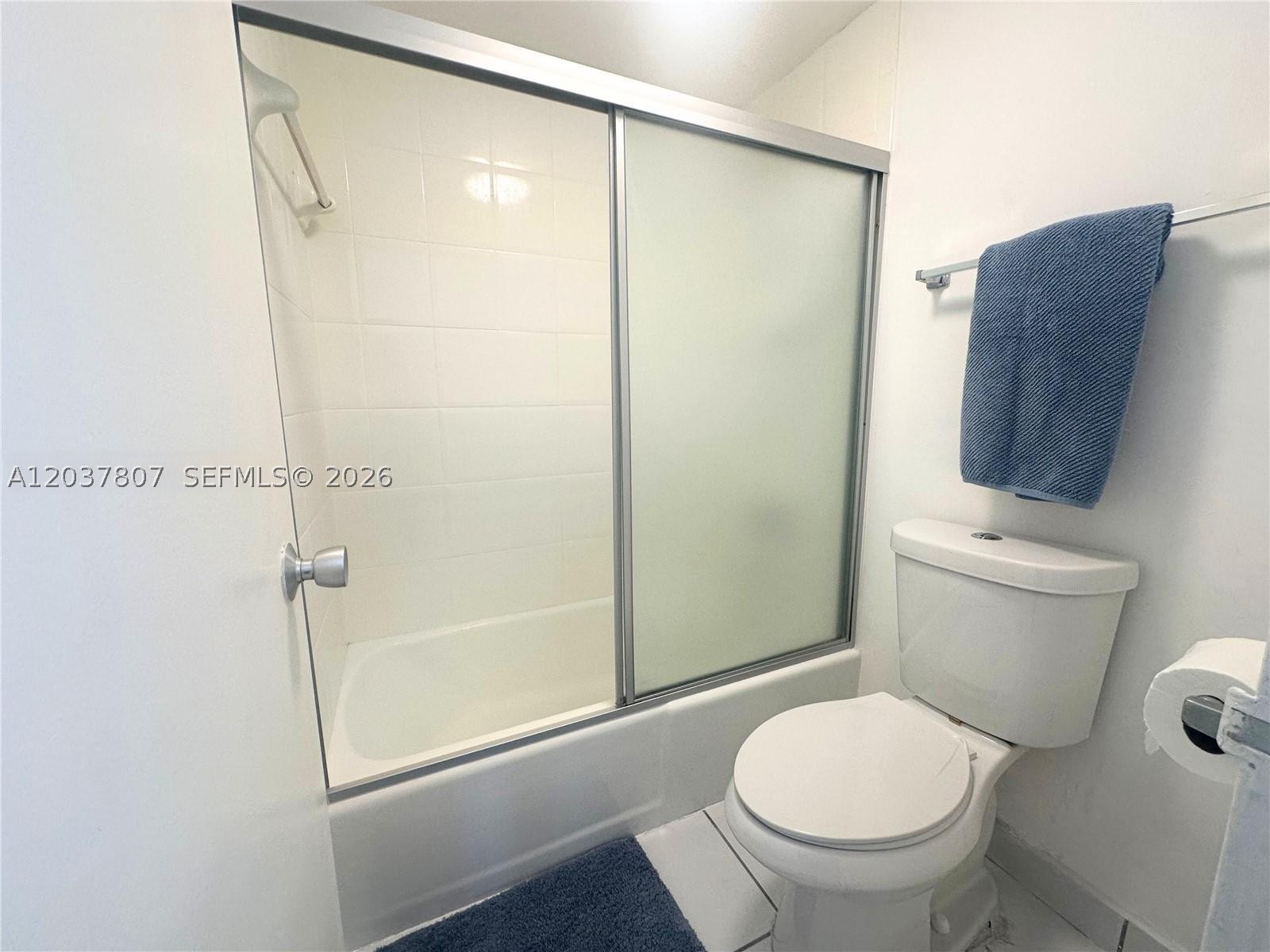 THE DECOPLAGE CONDO - Residential Lease