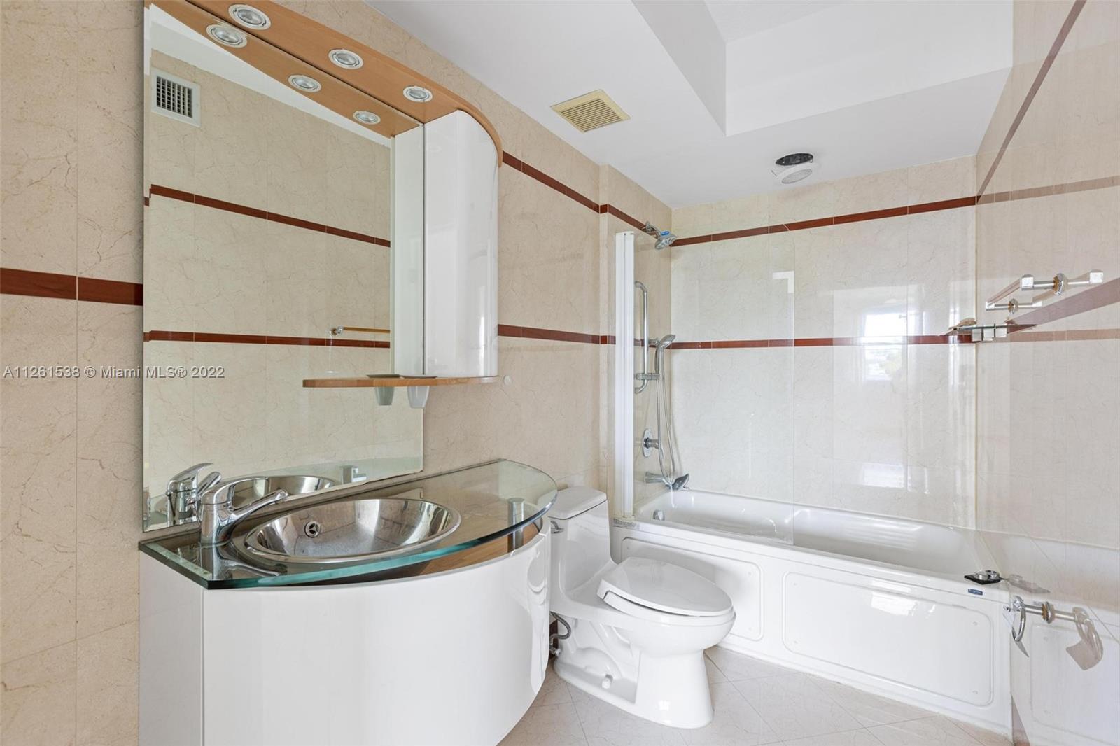 THE COSMOPOLITAN RESIDENC - Residential Lease