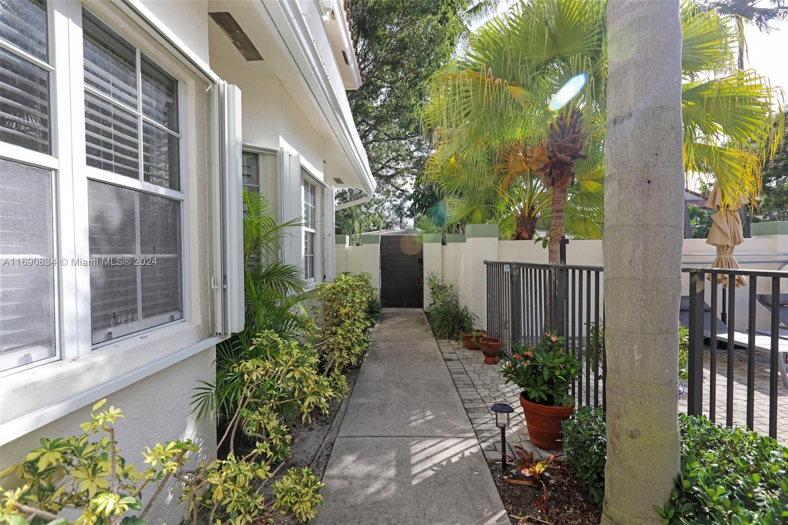 PARKSIDE VILLAS 2 CONDO - Residential