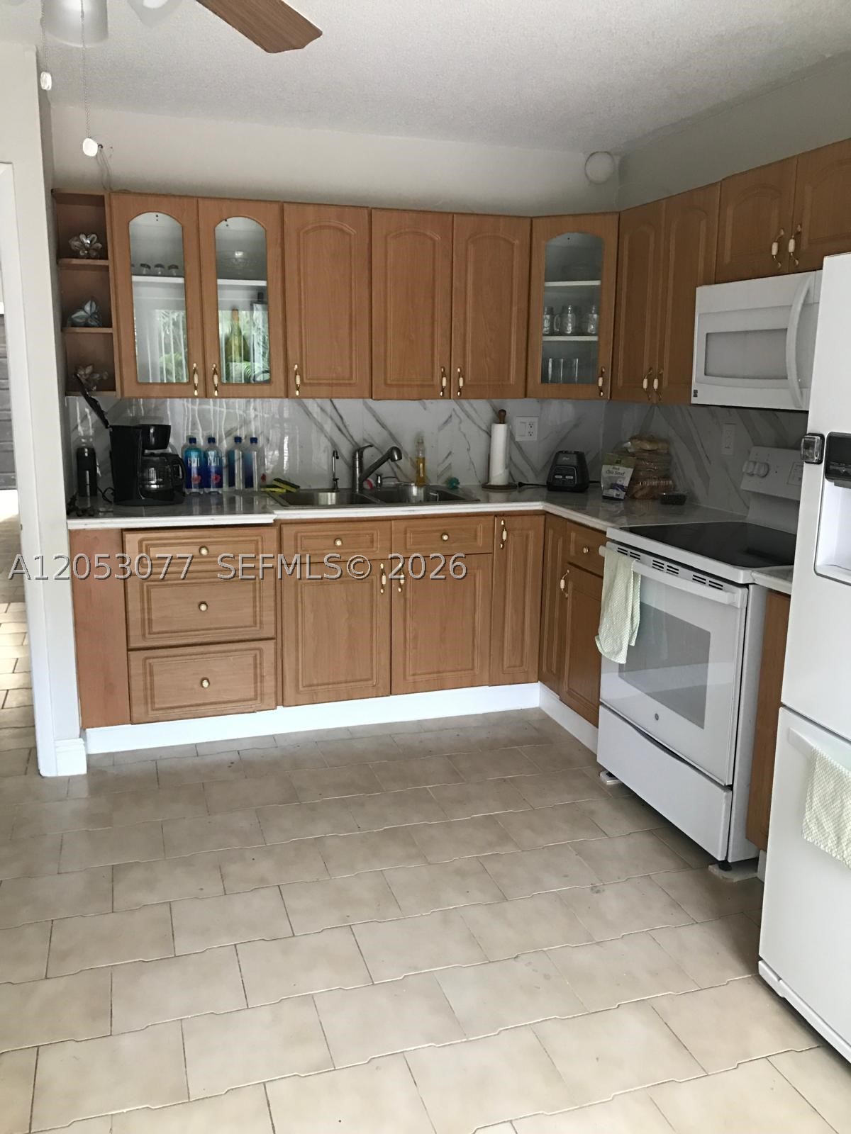 NEW PASEOS CASTELLANOS CO - Residential Lease