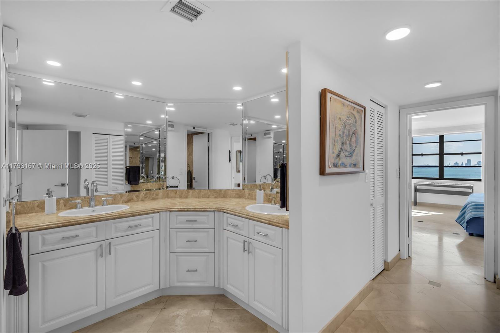 BRICKELL BAY CLUB CONDO - Residential Lease