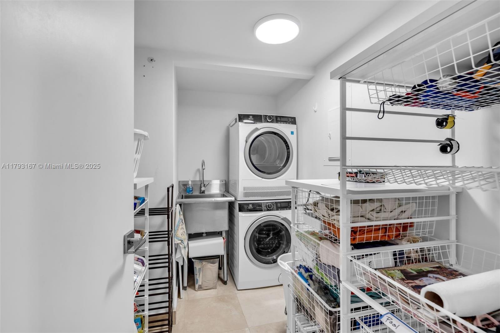 BRICKELL BAY CLUB CONDO - Residential Lease