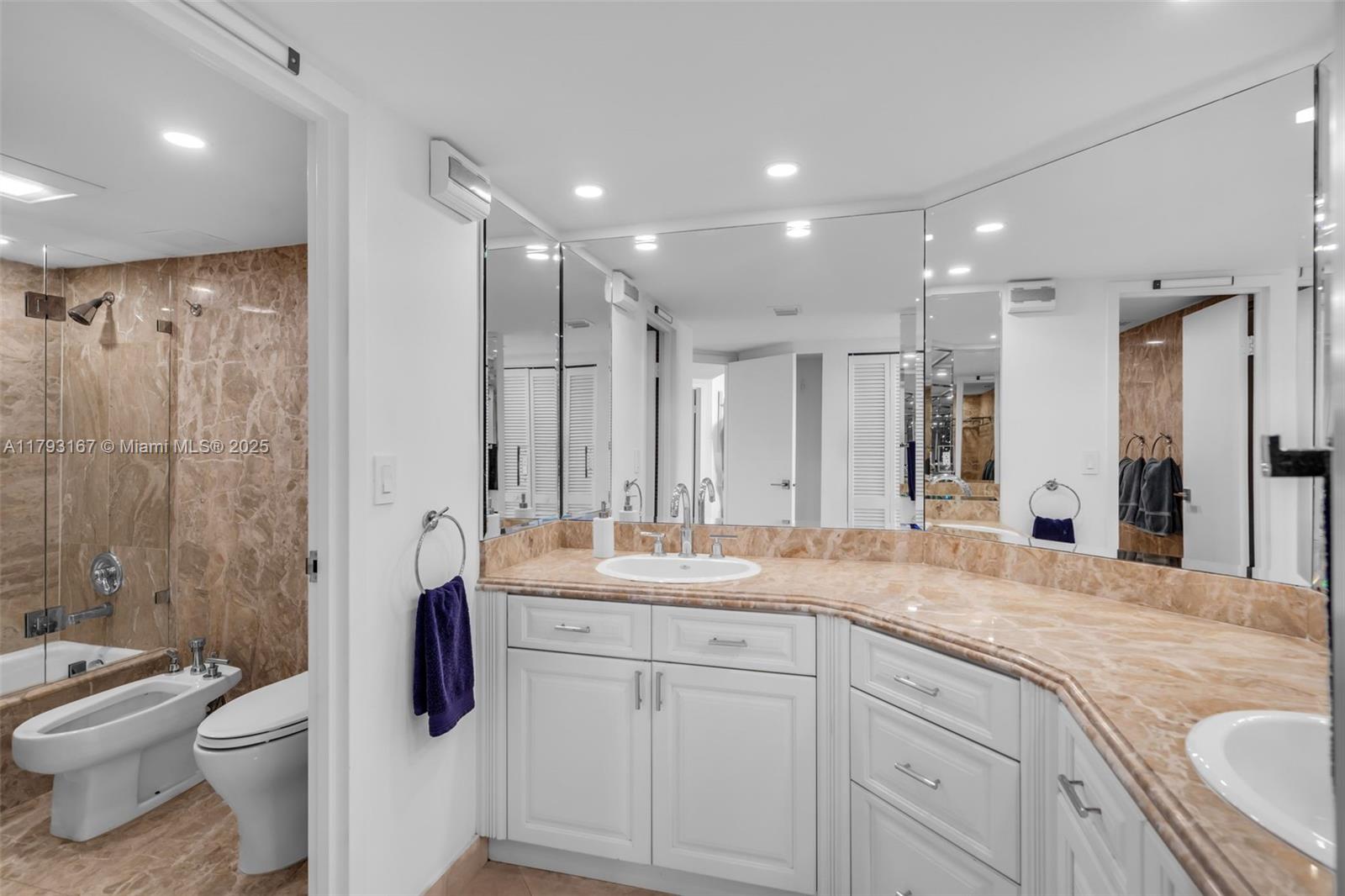 BRICKELL BAY CLUB CONDO - Residential Lease