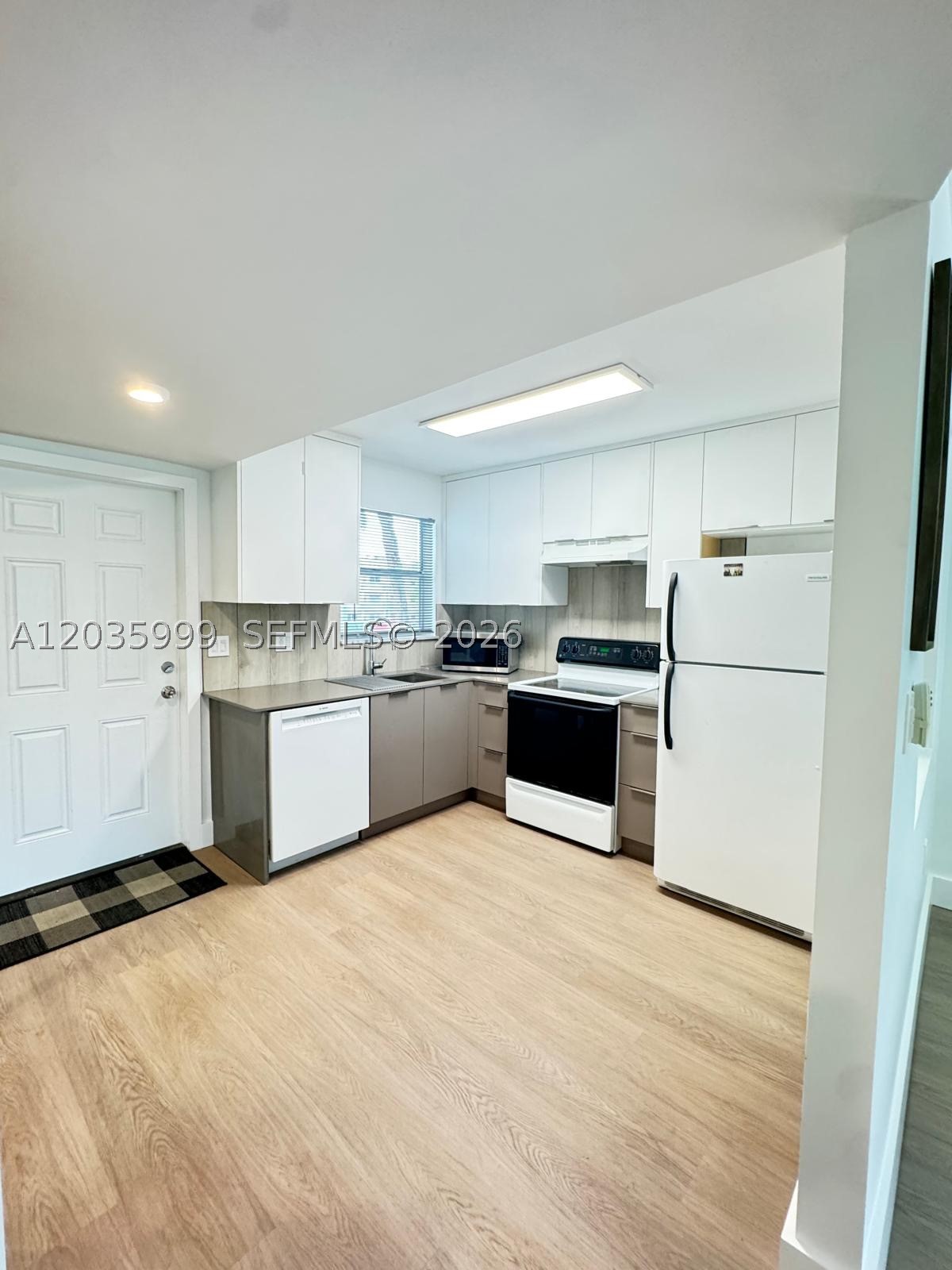 SUNRISE LAKES 55 CONDO - Residential Lease