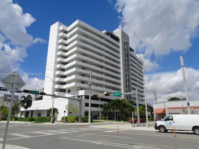 Wonderful and updated 1bed/2 baths unit in modern Havana Lofts with almost 1,000 SF. 1 PARKING SPACES. Location is priceless, just a few blocks from Downtown and Brickell, Jackson Memorial Hospital and close to major freeways. This spacious condo offers a modern kitchen with granite countertops, stainless steel appliances, luxury vinyl floors (No carpet), impact glass windows and sliding door. Washer and Dryer inside. Large master bedroom with walk-in closet. A spacious living/dining and a great terrace to enjoy River and Downtown views. The building has a gym, pool, party rooms and Amazon locker.
