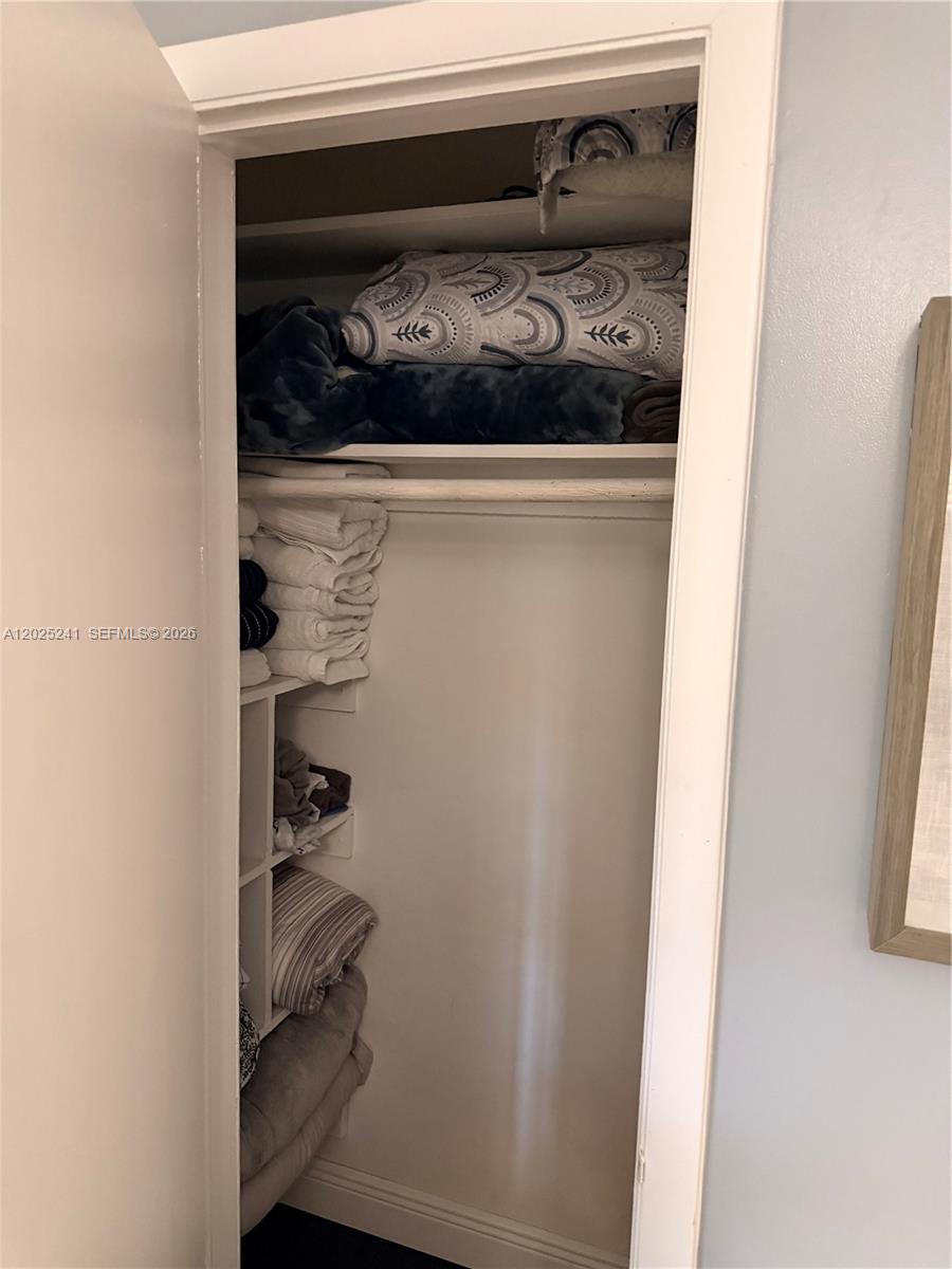 LAUDERDALE PARK 6-33 1/2 - Residential Lease