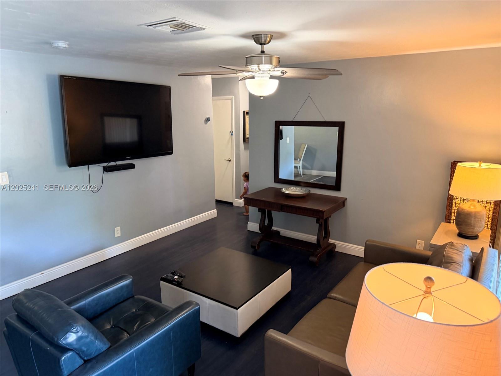 LAUDERDALE PARK 6-33 1/2 - Residential Lease