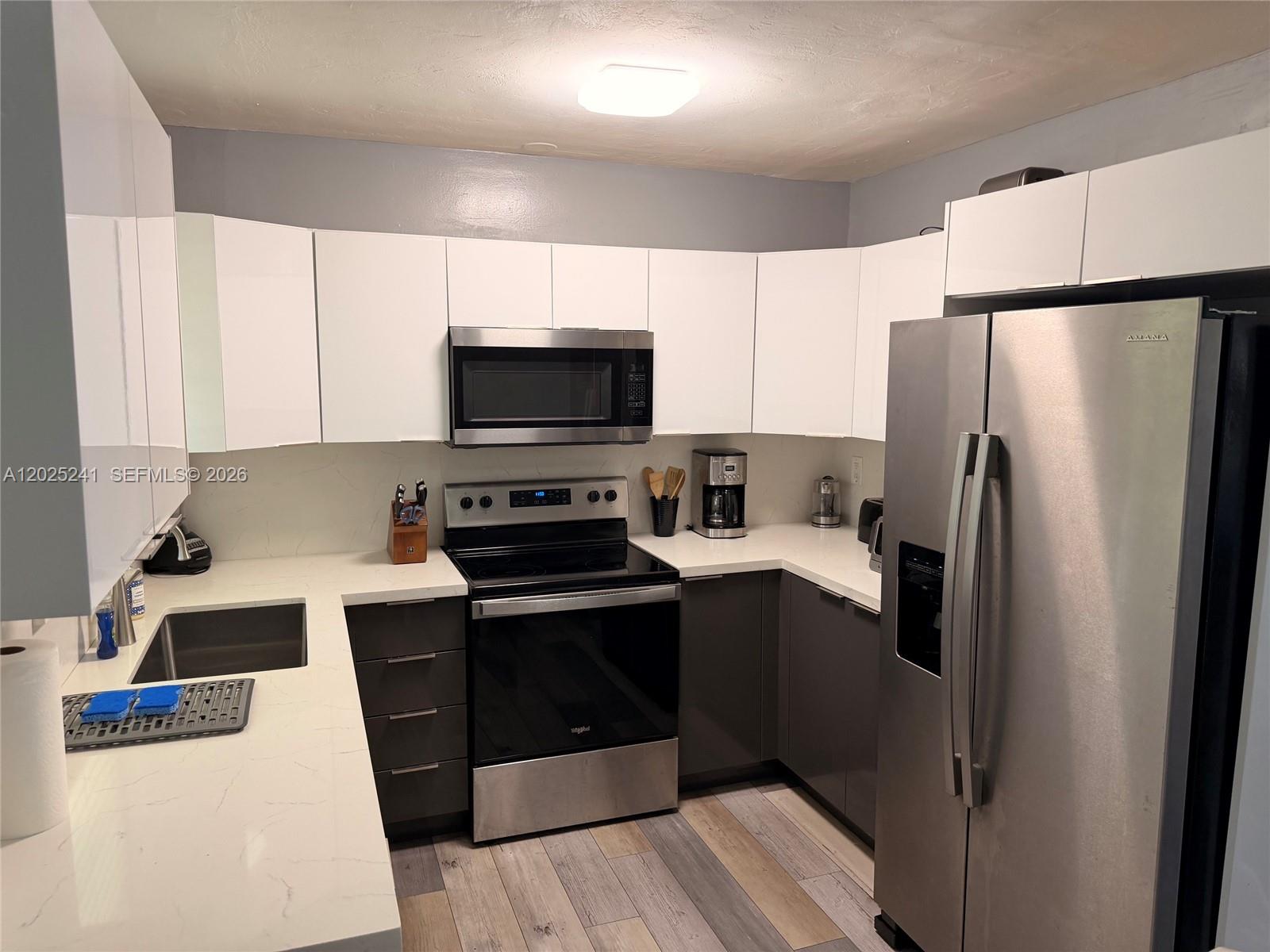 LAUDERDALE PARK 6-33 1/2 - Residential Lease