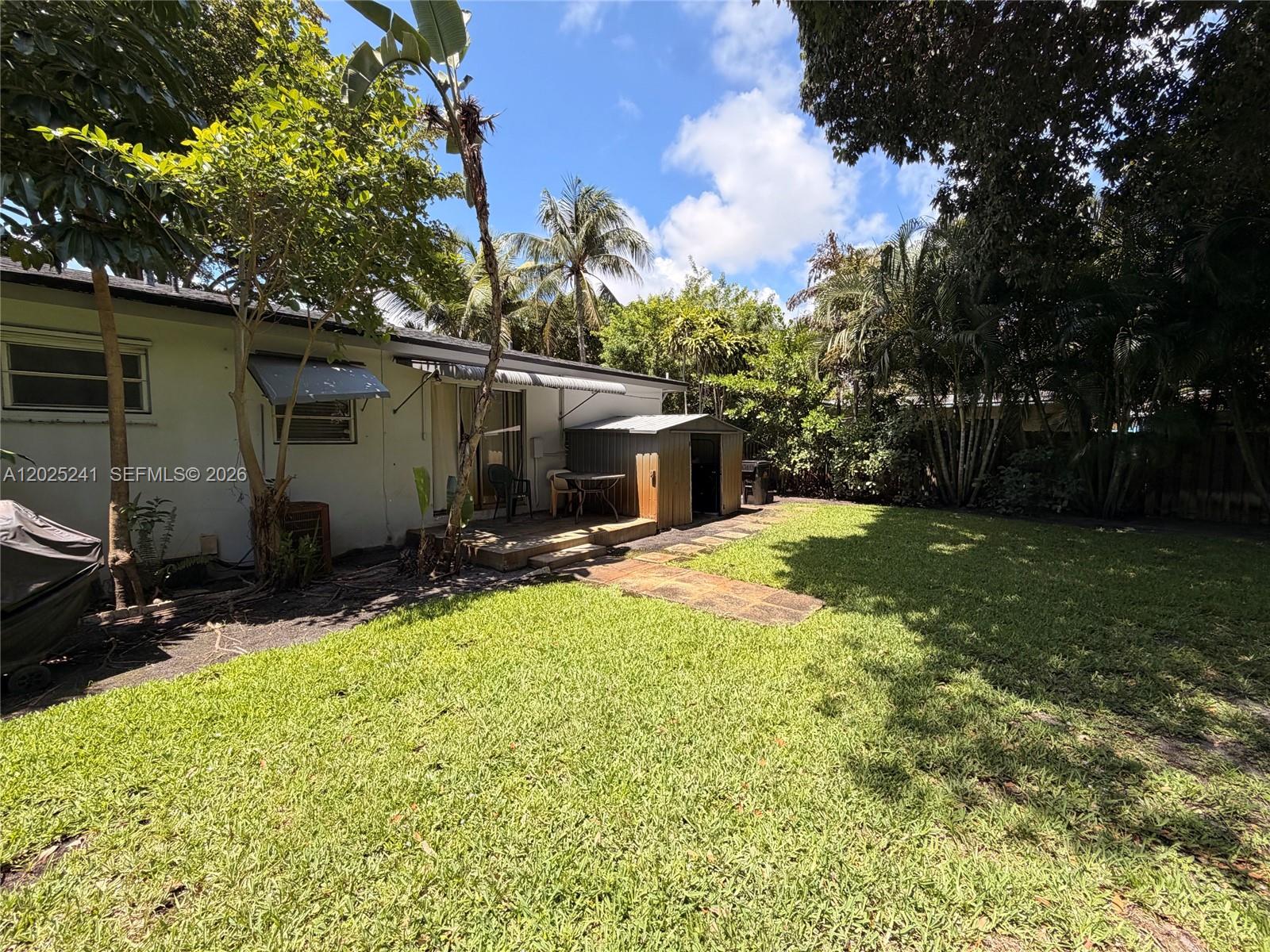 LAUDERDALE PARK 6-33 1/2 - Residential Lease