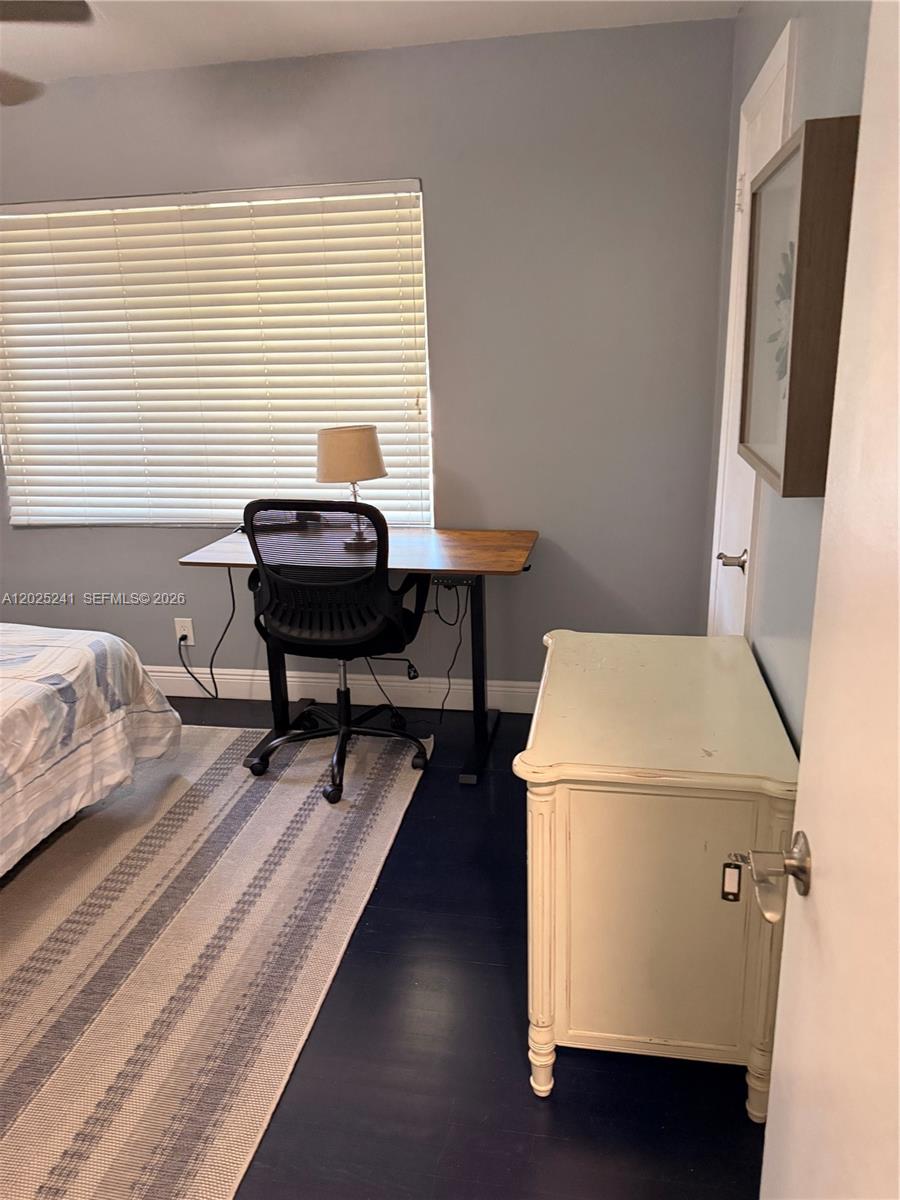 LAUDERDALE PARK 6-33 1/2 - Residential Lease