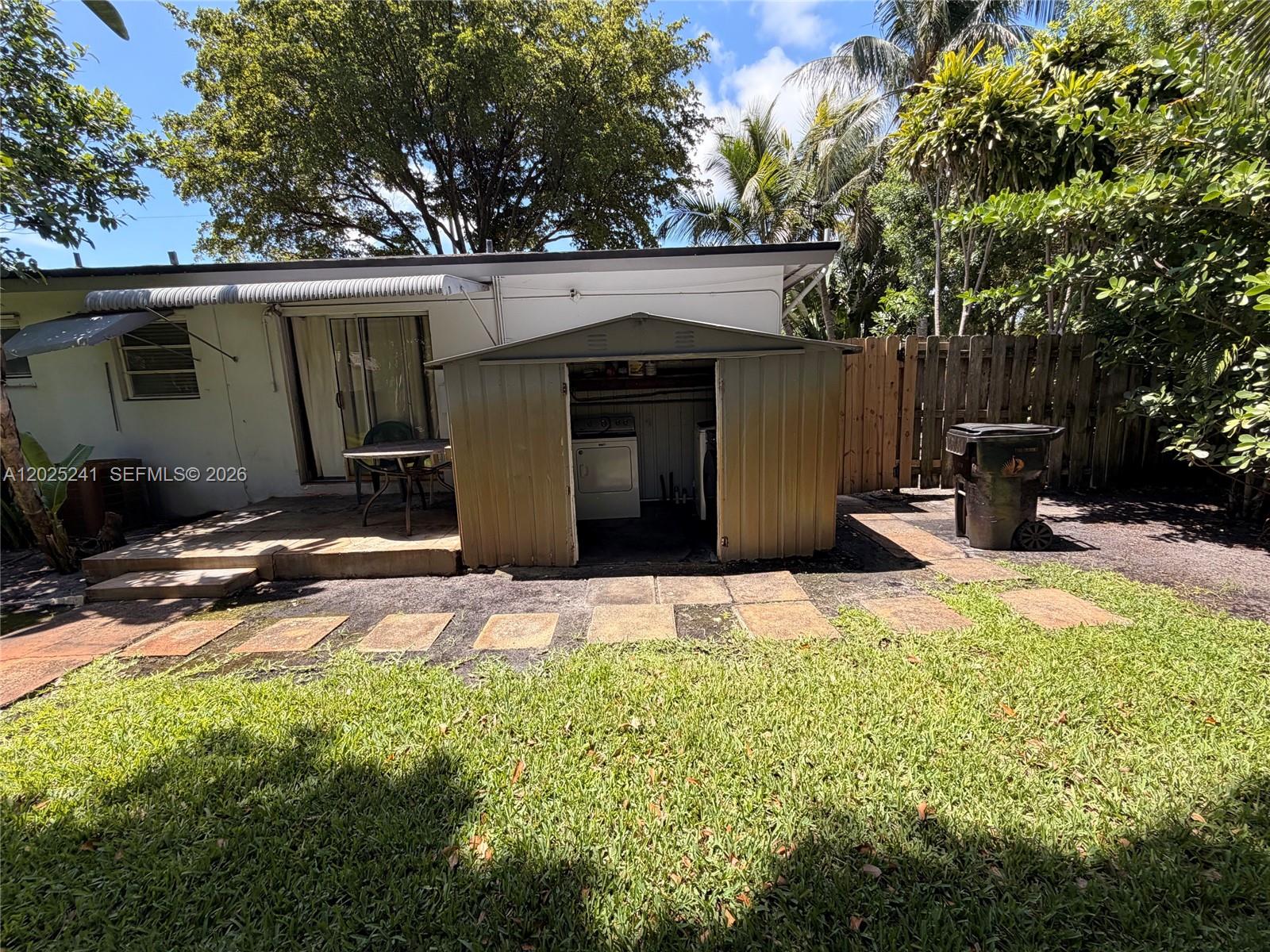 LAUDERDALE PARK 6-33 1/2 - Residential Lease