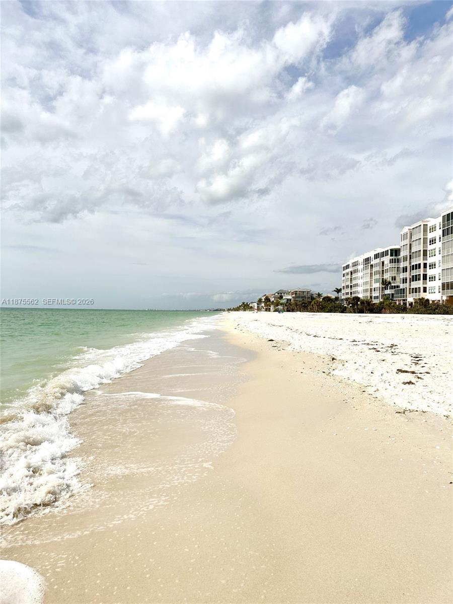 BAREFOOT BEACH CLUB - Residential