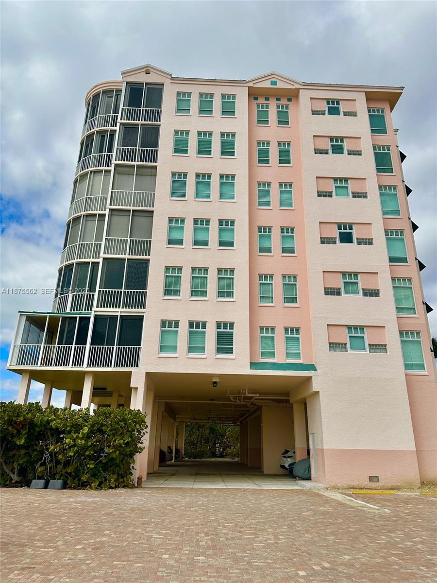 BAREFOOT BEACH CLUB - Residential