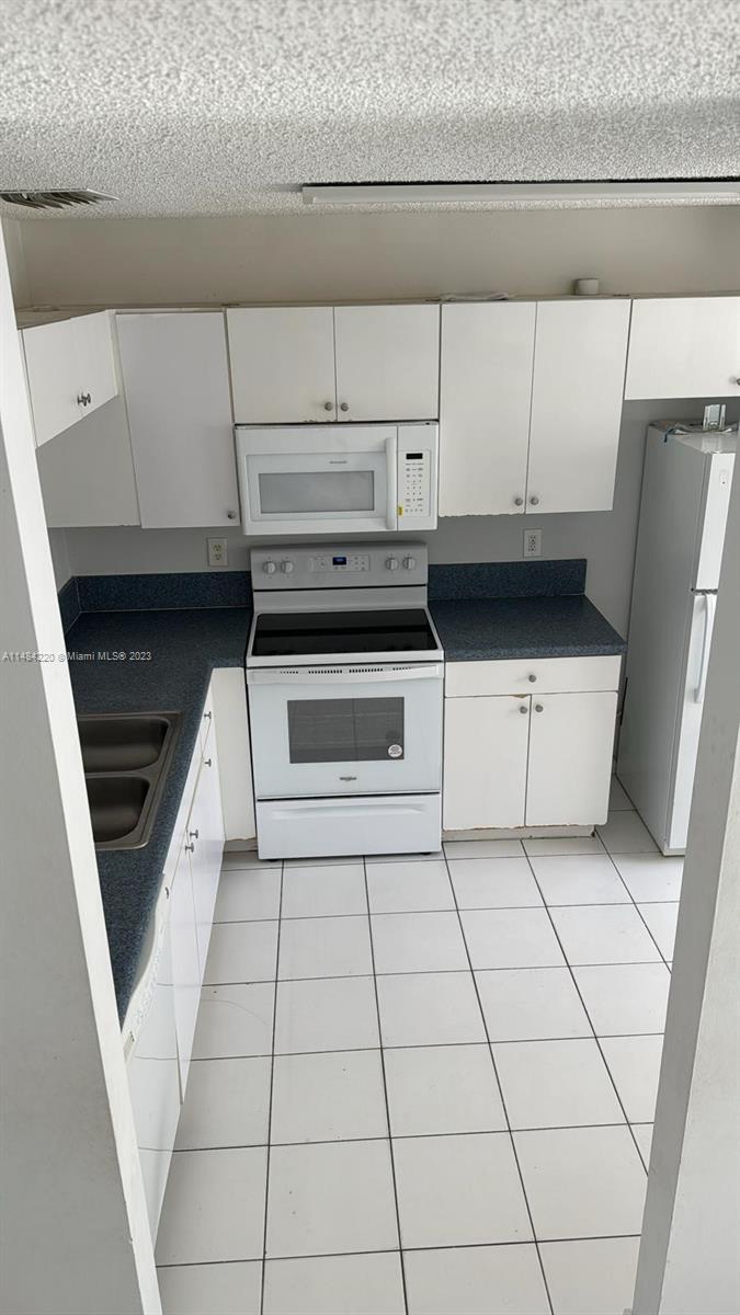 S & R OF INVERRARY - Residential Lease